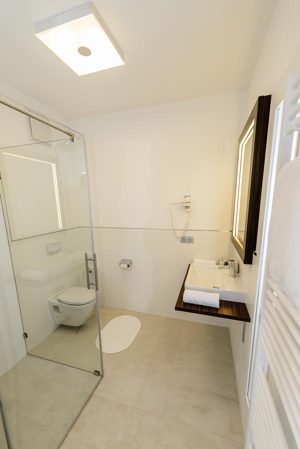 Dorfmeister Business Hotel B&B Weikersdorf am Steinfelde Bagian luar foto