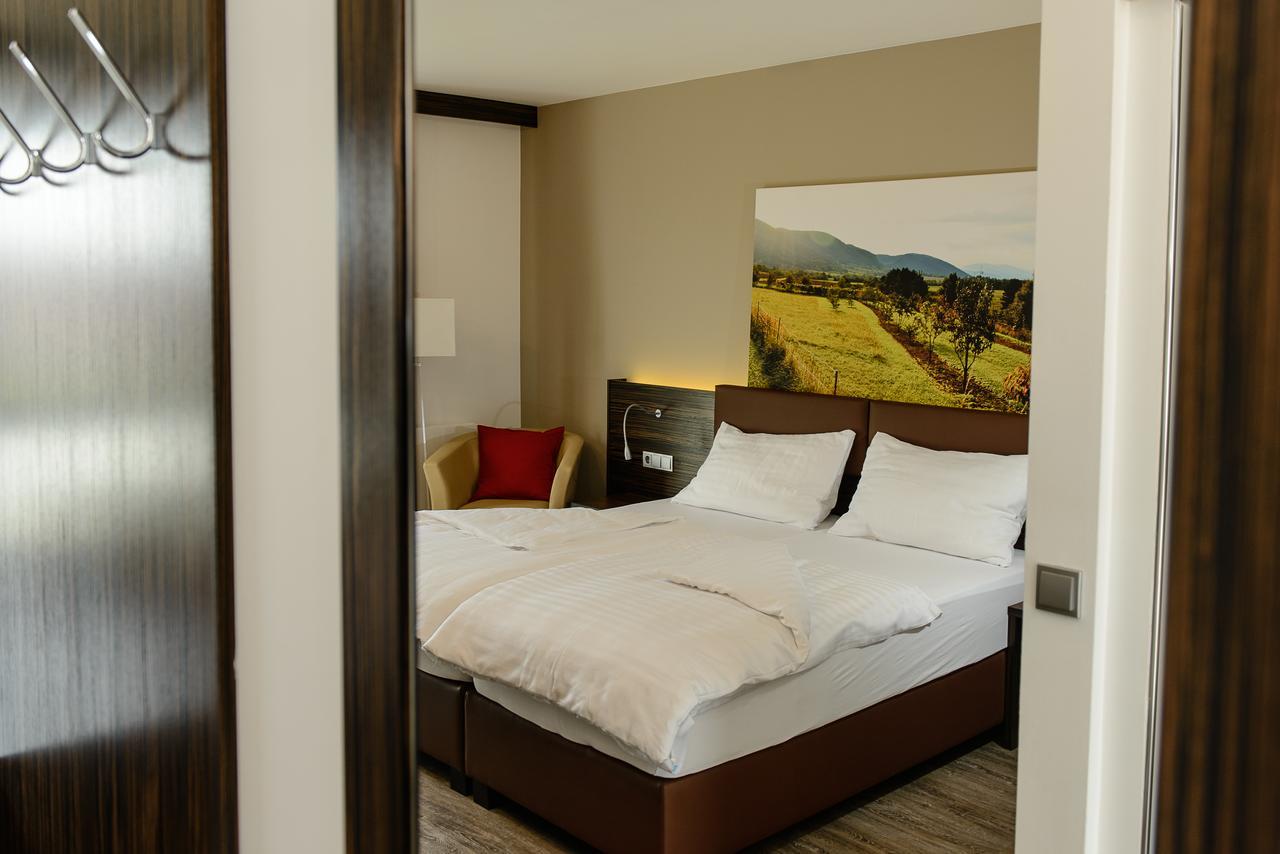 Dorfmeister Business Hotel B&B Weikersdorf am Steinfelde Ruang foto