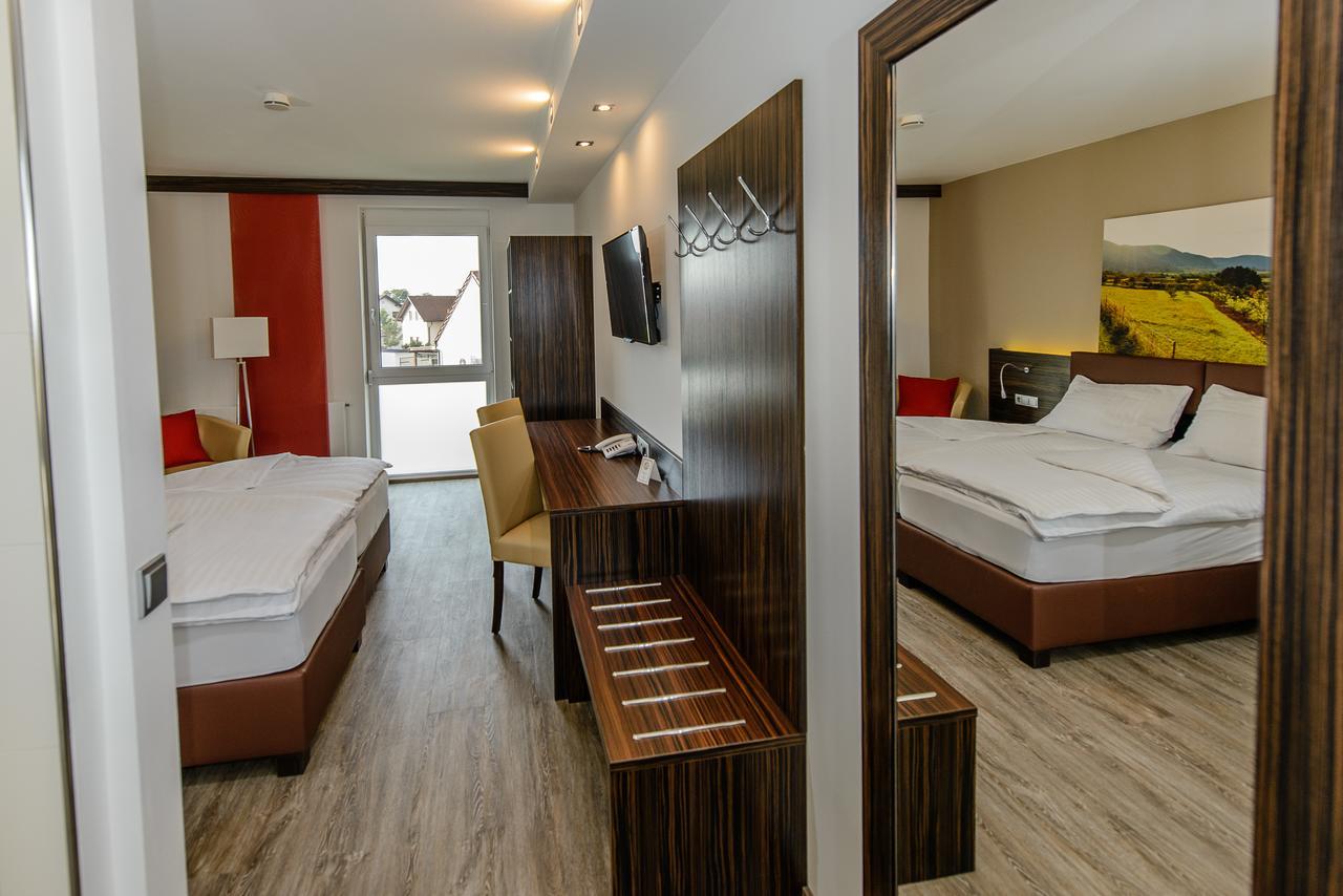 Dorfmeister Business Hotel B&B Weikersdorf am Steinfelde Ruang foto