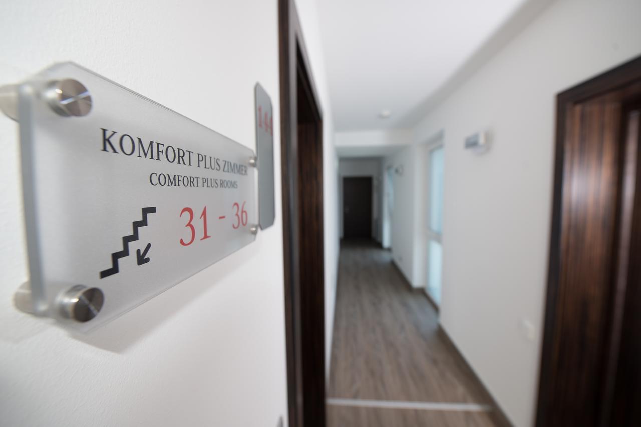 Dorfmeister Business Hotel B&B Weikersdorf am Steinfelde Bagian luar foto